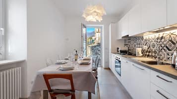 KĂŒhlschrank, Mikrowelle, Ofen, GeschirrspĂŒler