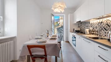 Réfrigérateur, micro-ondes, four, lave-vaisselle