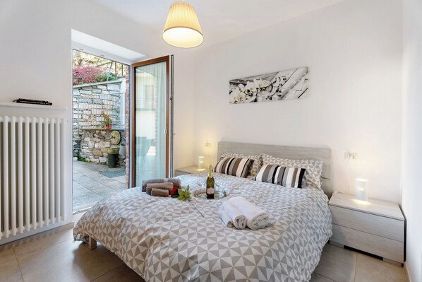 2 bedrooms, iron/ironing board, free WiFi - Holiday Home 'Residenza Jasmine Grey Apartment' with Private Garden and Wi-Fi (Verbania)