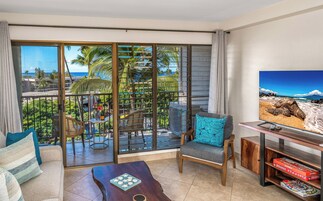 Condo superluxo, vista para o oceano, ao lado da praia | Área de estar | Smart TV