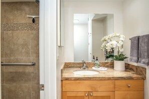 Luxury-Apartment, Meerblick, am Strand | Badezimmer