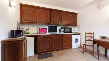 Four, plaque de cuisson, bouilloire électrique