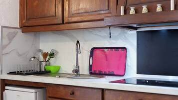 Four, plaque de cuisson, bouilloire électrique