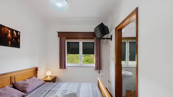 1 bedroom, free WiFi, bed sheets
