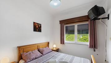 1 bedroom, free WiFi, bed sheets