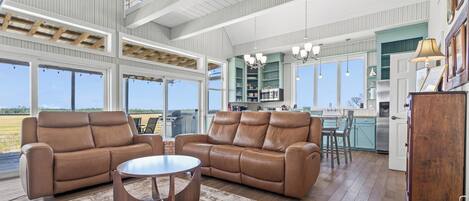 Een smart-tv en een open haard