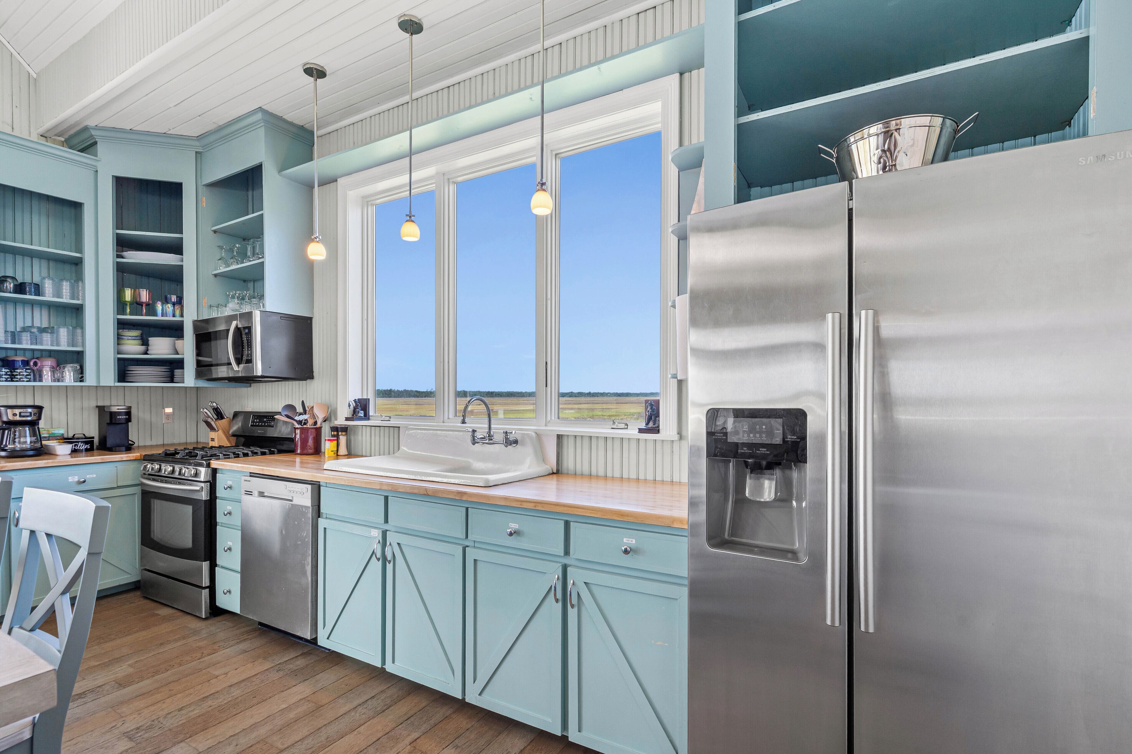 Micro-ondes, four, plaque de cuisson, lave-vaisselle