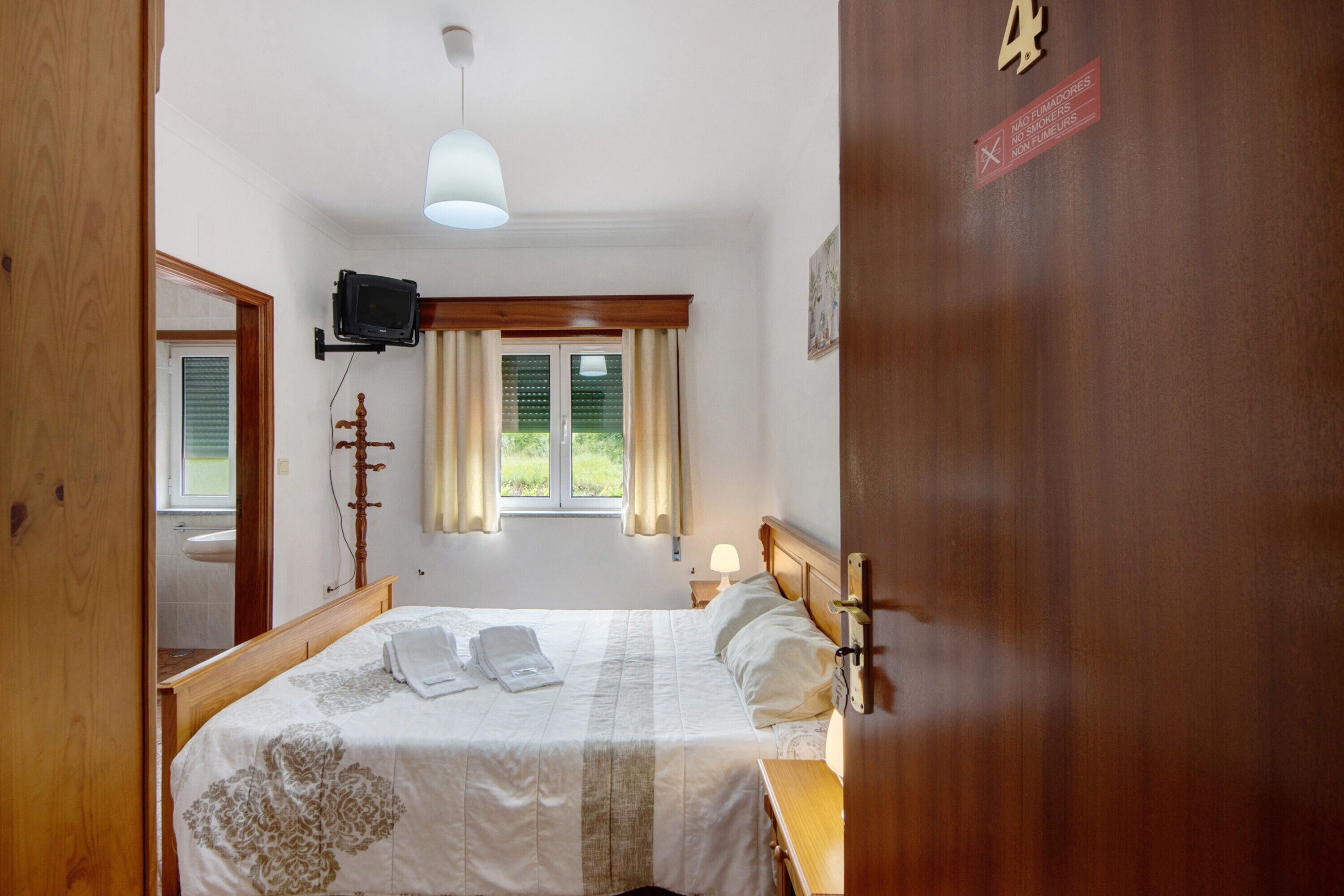 1 quarto, Wi-Fi de cortesia, roupa de cama