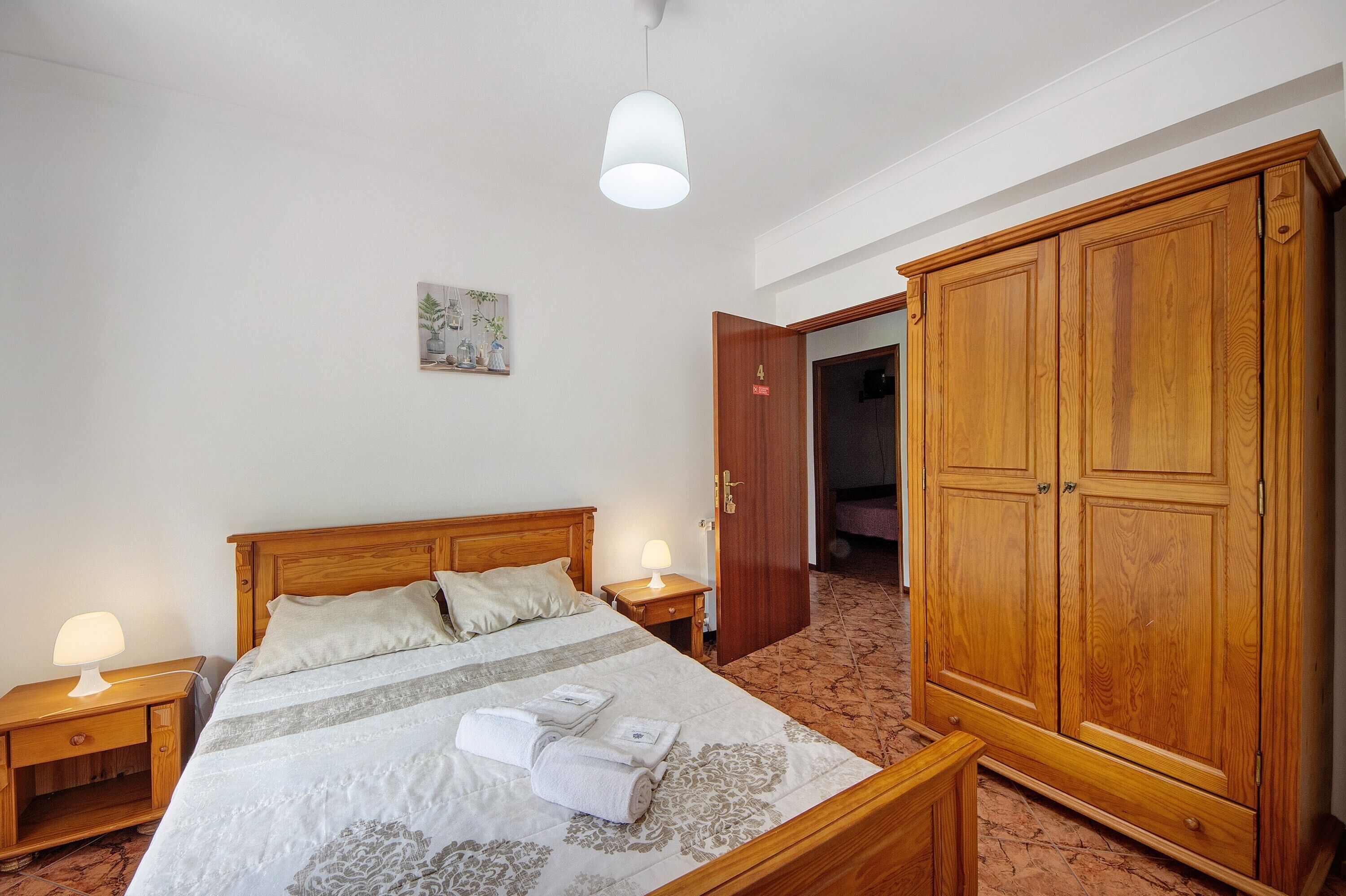 1 quarto, Wi-Fi de cortesia, roupa de cama
