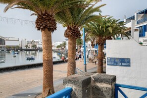 Property grounds - Holiday Apartment 'Beautiful Apartment In Lanzarote' with Wi-Fi (Arrecife)