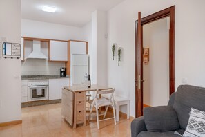 Interior - Holiday Apartment 'Beautiful Apartment In Lanzarote' with Wi-Fi (Arrecife)