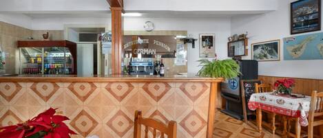 Bar (in der Unterkunft)
