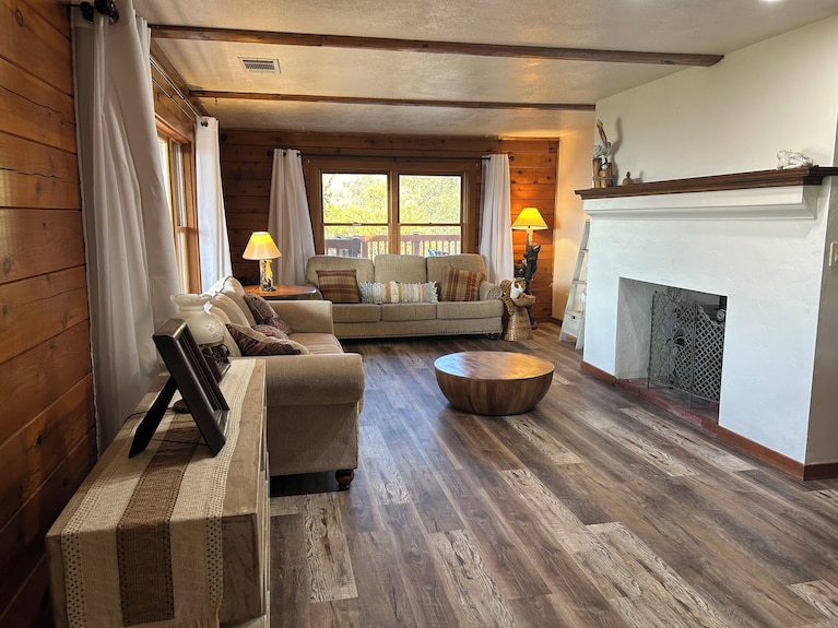No Cleaning Fee ~ Awesome Views~8beds~near Restaurants & Sequoia Park - California