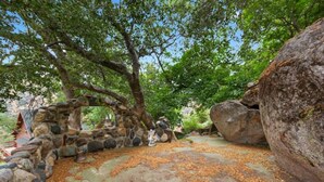 A stone structure surrounded by large rocks and trees. - No Cleaning Fee ~ Awesome Views~8Beds~Near Restaurants & Sequoia Park (Three Rivers)