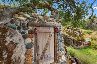 No Cleaning Fee ~ Awesome Views~8Beds~Near Restaurants & Sequoia Park