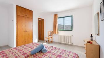 1 bedroom, free WiFi, bed sheets