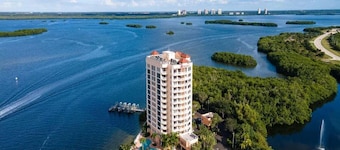 Perfect Island Escape - Beach, Pool, Restaurant & More! -FMB-Condo Island Oasis - Roelens