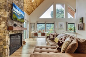 Smart TV, fireplace
