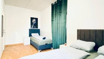 1 bedroom, bed sheets