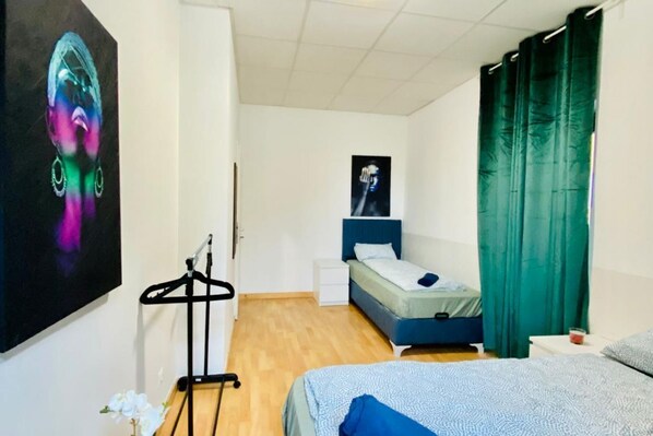 1 habitación y ropa de cama