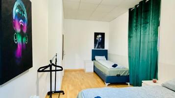 1 dormitorio y ropa de cama