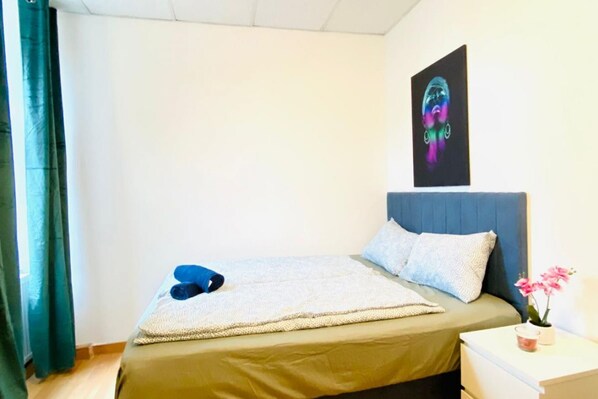 1 bedroom, bed sheets