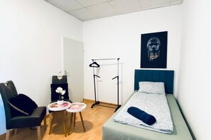 1 bedroom, bed sheets