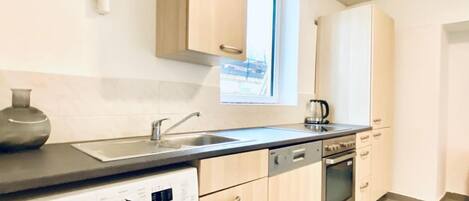 Oven, stovetop, coffee/tea maker, cookware/dishes/utensils