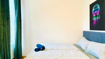 1 bedroom, bed sheets