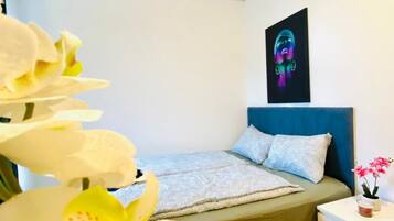 1 bedroom, bed sheets