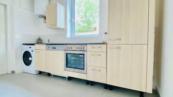 Oven, stovetop, coffee/tea maker, cookware/dishes/utensils