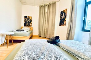 1 bedroom, bed sheets