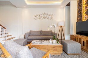 Standard Villa, 4 Bedrooms | Living room | Flat-screen TV - Villa Rasa Cinta  (Canggu)