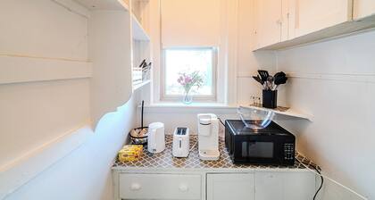 2min->Coolidge&GreenT/King Bed/Full Kitchen/Arcade