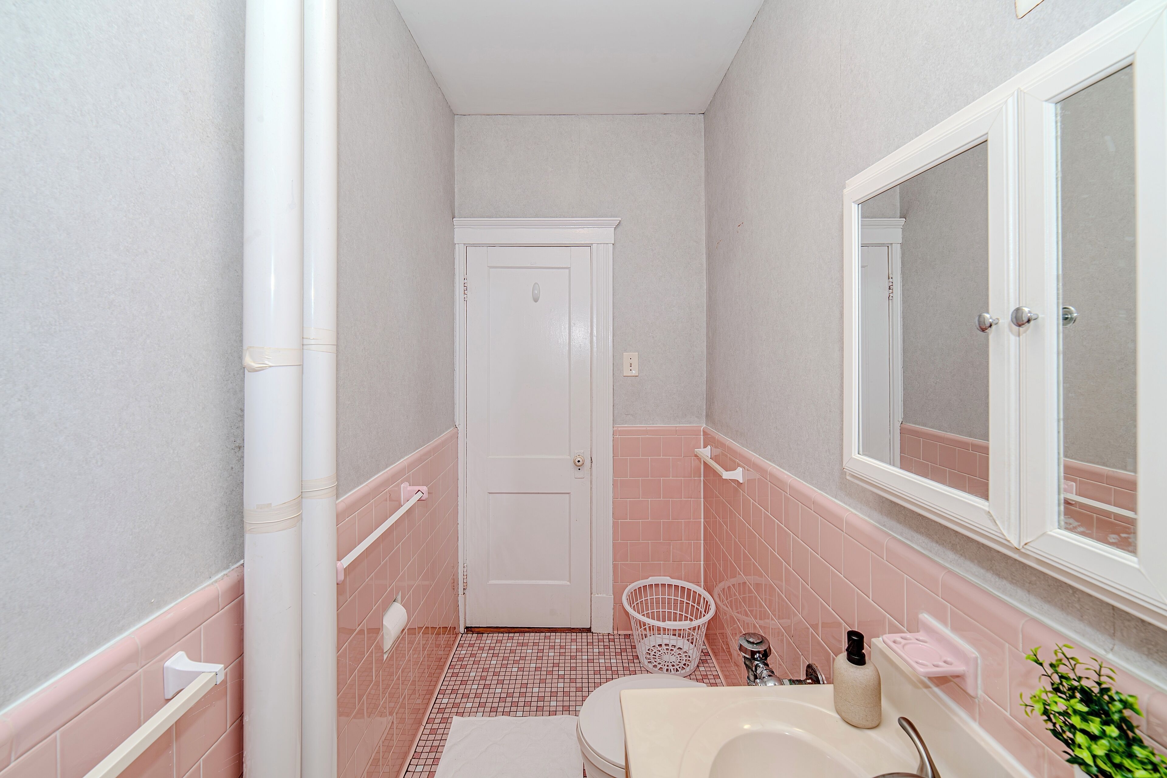 Hårføner, håndklær, såpe og toalettpapir