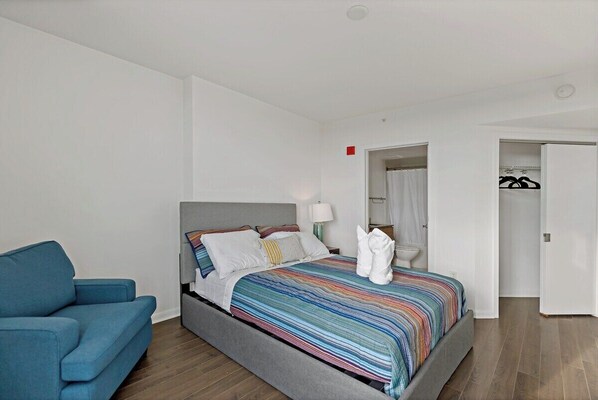 2 bedrooms, internet, bed sheets