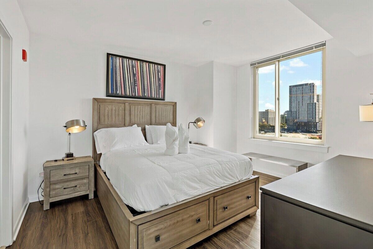 2 bedrooms, internet, bed sheets