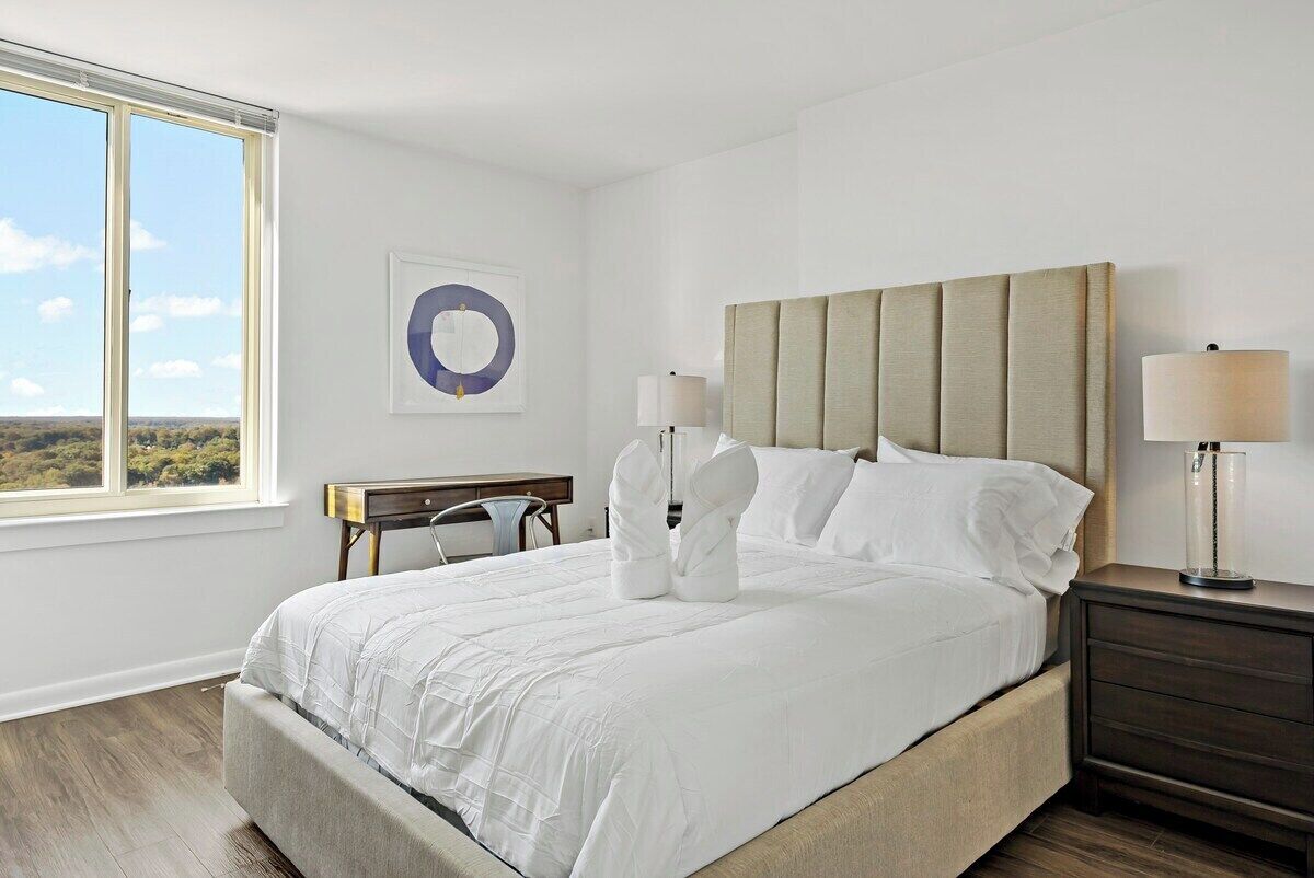 2 bedrooms, internet, bed sheets