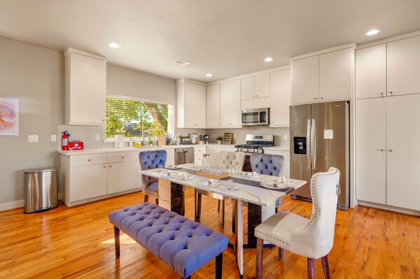 Microondas, horno, placa de cocina, lavavajillas