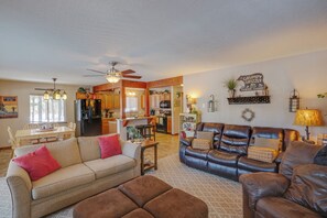 TV - Home close to the Lake and Overlooking Cougar Trail (Angel Fire)