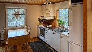 Kaffetrakter/tekoker, kjøleskap, mikrobølgeovn og kokeplater