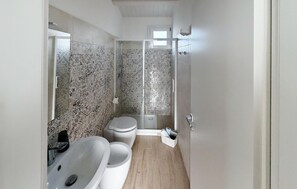 淋浴设施、吹风机