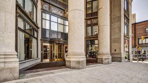 A historic building with large stone columns, ornate windows, and a grand entrance. - One bedroom at Baltimore Covention Ctr (Baltimore)
