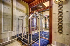 Lobby - One bedroom at Baltimore Covention Ctr (Baltimore)
