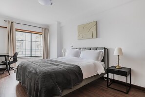 2 chambres, fer et planche à repasser, Wi-Fi, draps fournis