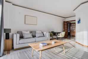 Télévision, chaîne hi-fi