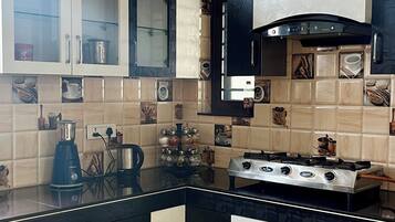 Réfrigérateur, plaque de cuisson, lave-vaisselle, bouilloire électrique