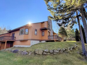 Exterior - FC18 Slopeside in Bretton Woods - Fireplace, Jetted Tub, Mountain Views, Pool/gym passes, discounts! (Bretton Woods)