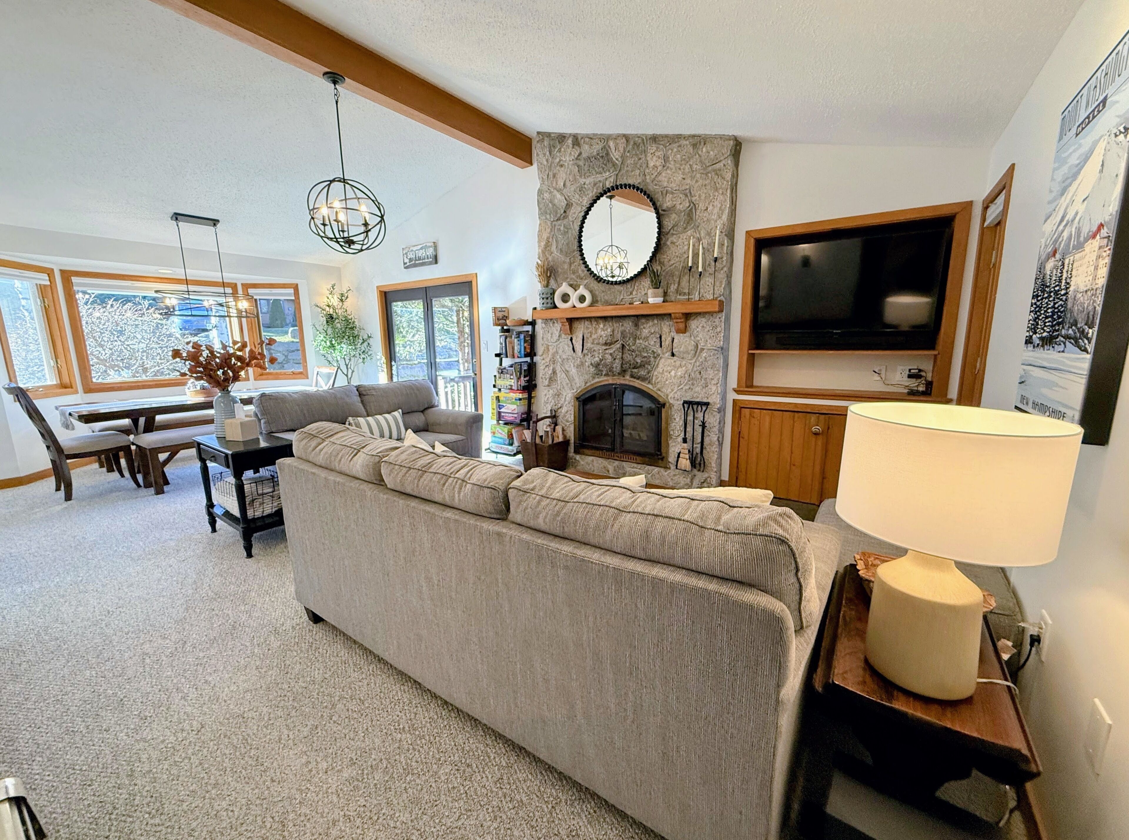 Smart TV, fireplace