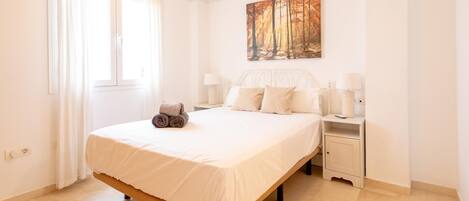 2 bedrooms, iron/ironing board, internet, bed sheets